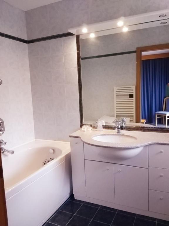 Residenza E Appartamenti Le Colonnine Pozza di Fassa Εξωτερικό φωτογραφία