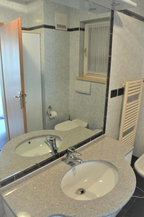 Residenza E Appartamenti Le Colonnine Pozza di Fassa Εξωτερικό φωτογραφία