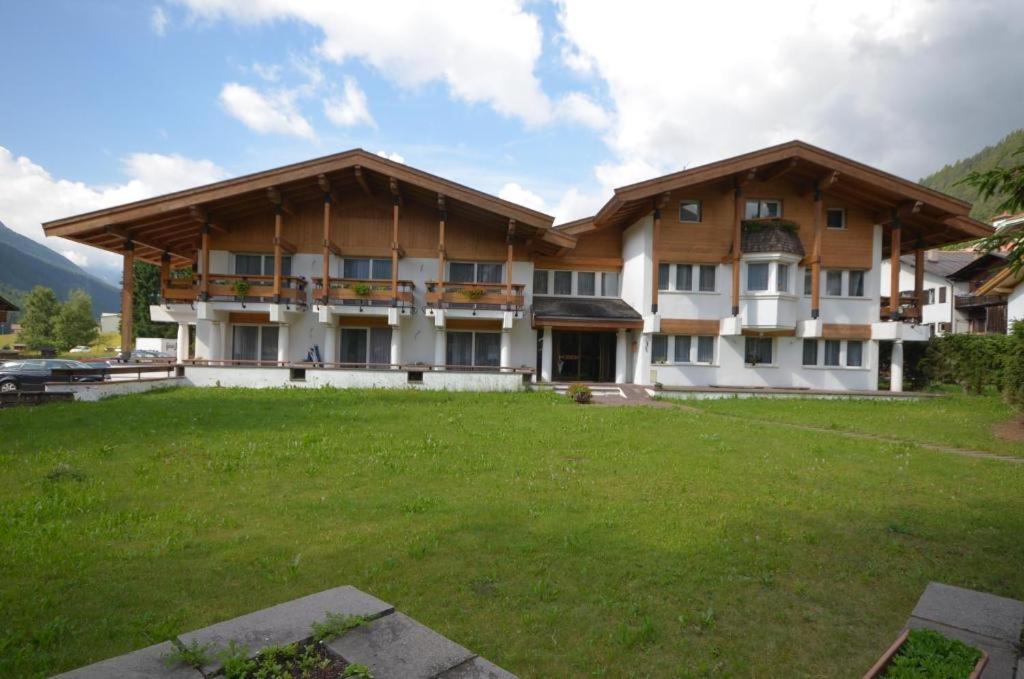 Residenza E Appartamenti Le Colonnine Pozza di Fassa Εξωτερικό φωτογραφία