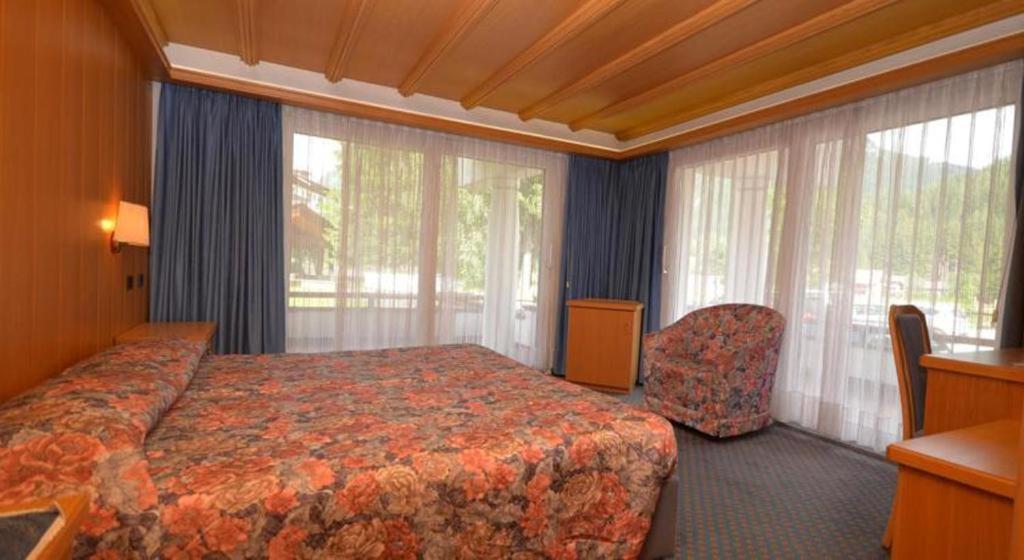 Residenza E Appartamenti Le Colonnine Pozza di Fassa Εξωτερικό φωτογραφία
